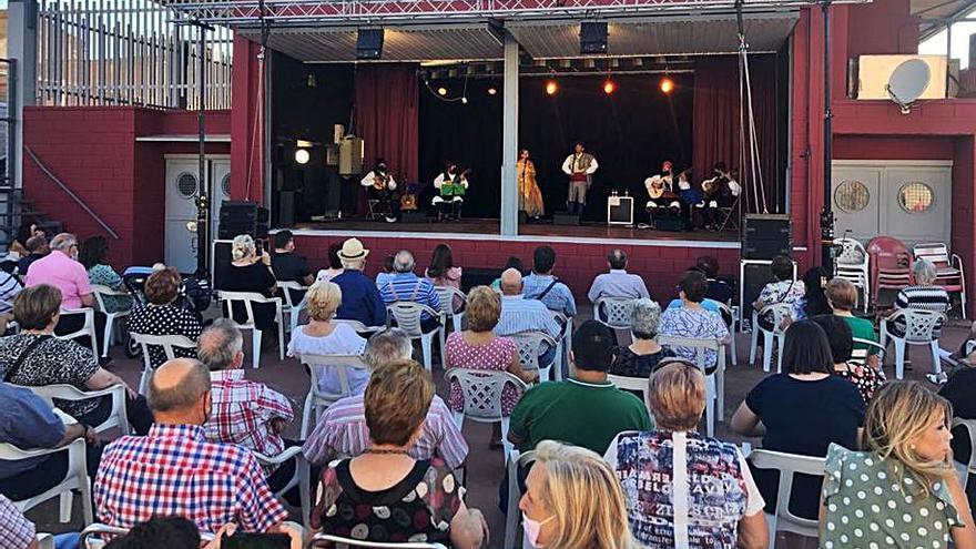 Festival de jota a cargo de Beatriz Bernad y Nacho del Río. | SERVICIO ESPECIAL