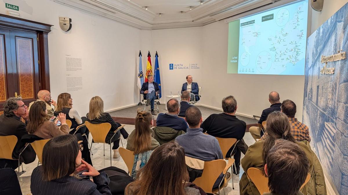 Michel Durrieu y José Crespo en el acto celebrado en la Casa de Galicia en Madrid.