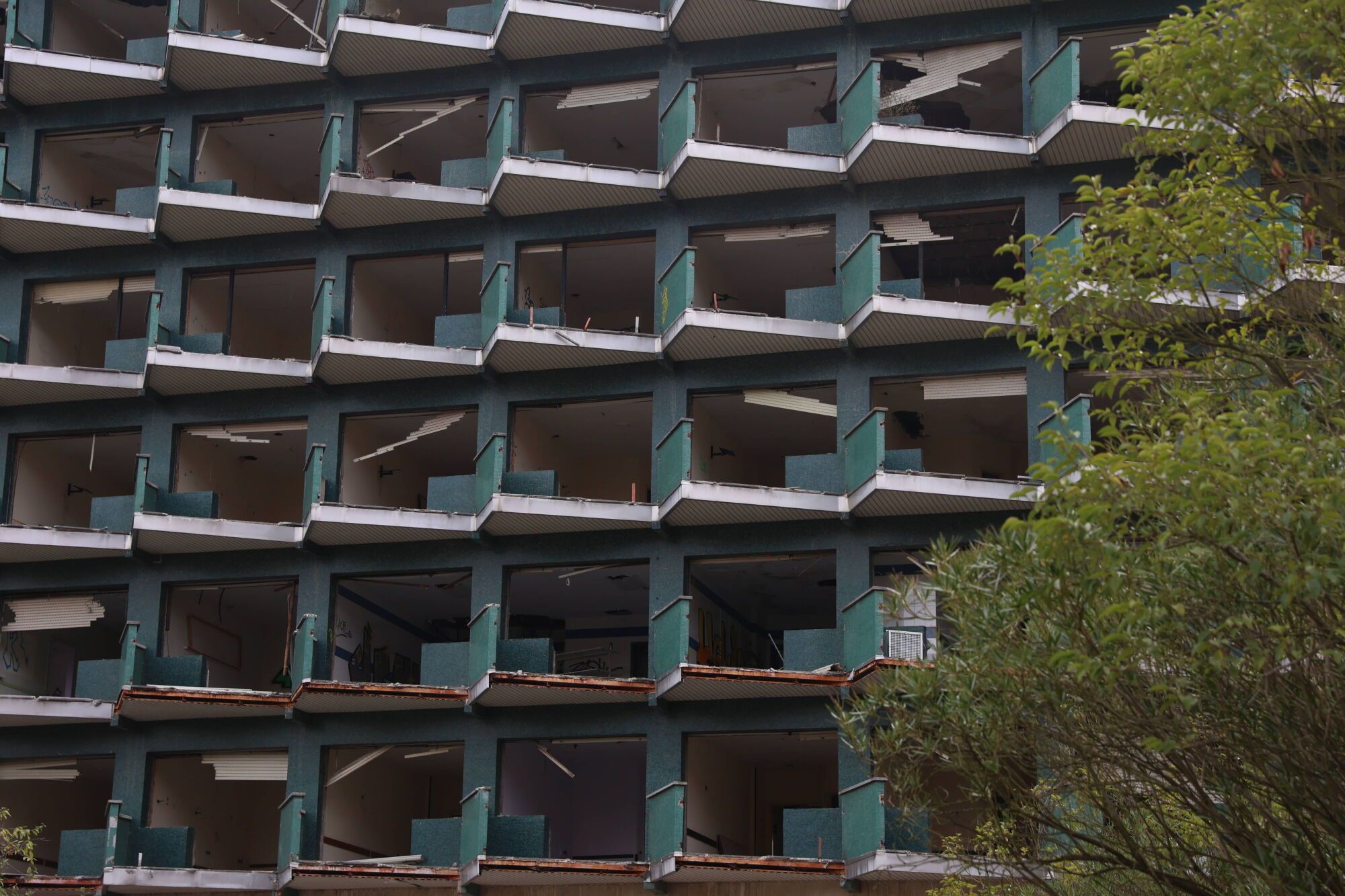 Viejo HUCA. Recorrido por cómo está el viejo hospital.