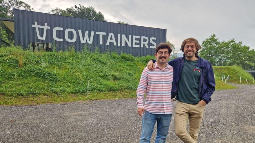 El Caleyo (Ribera de Arriba), a la caza del teletrabajador: dos sierenses convierten contenedores de barco en oficinas en pleno bosque