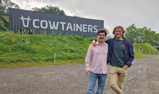 El Caleyo (Ribera de Arriba), a la caza del teletrabajador: dos sierenses convierten contenedores de barco en oficinas en pleno bosque
