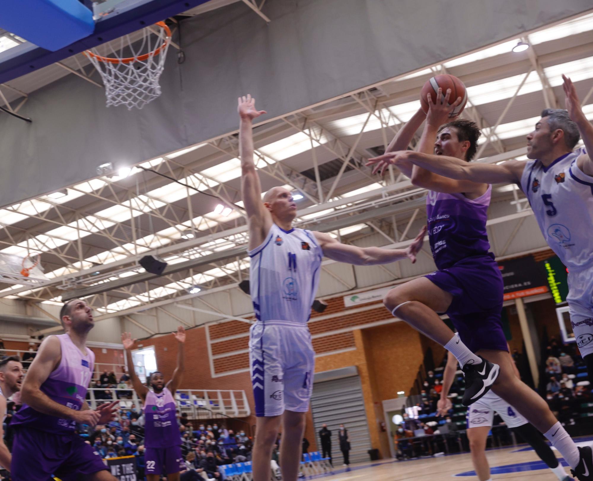 Victoria del Unicaja Banco Oviedo en Pumarín ante el Almansa (85-63)