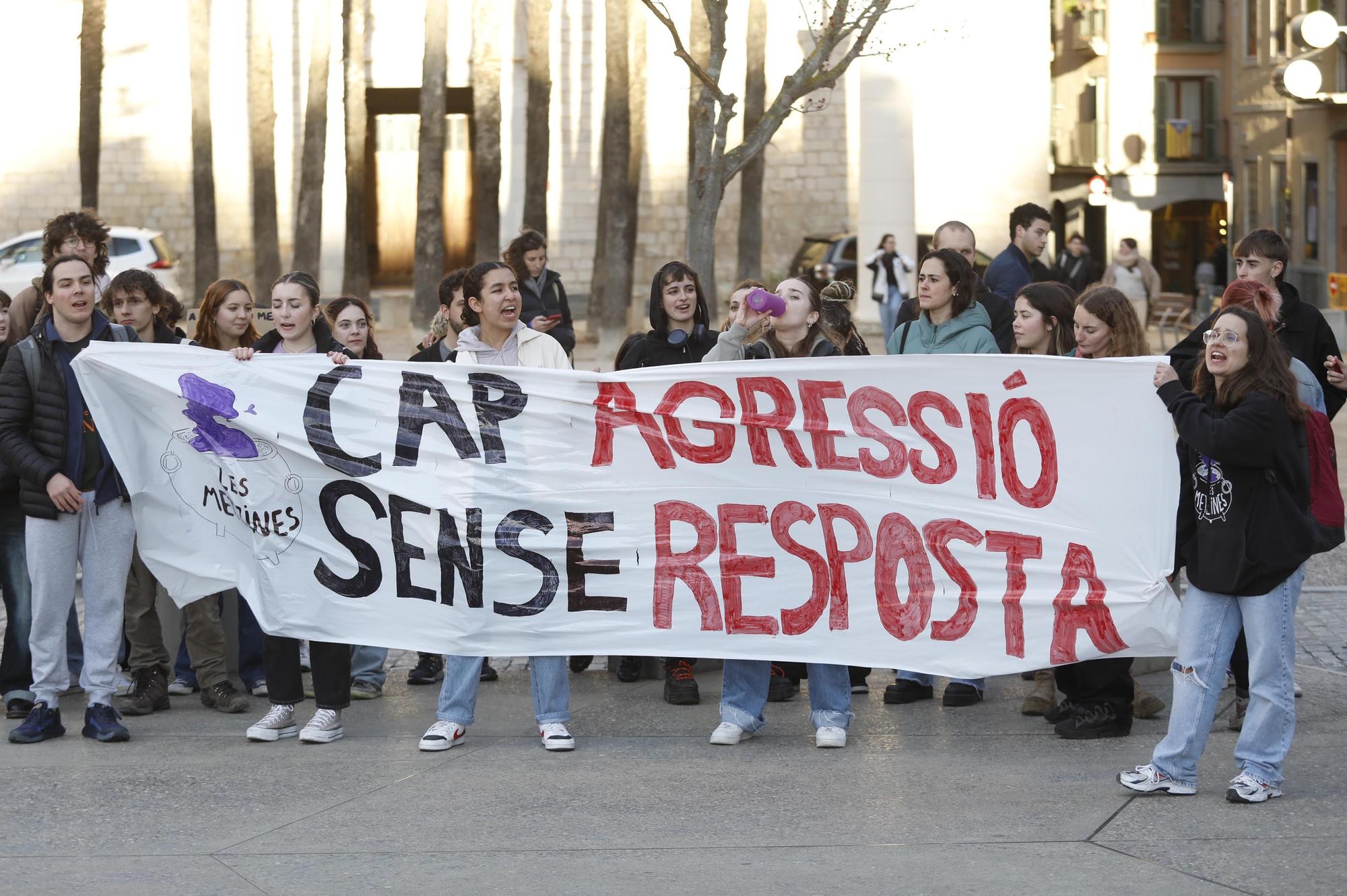 La manifestació feminista del 8-M a Girona en imatges