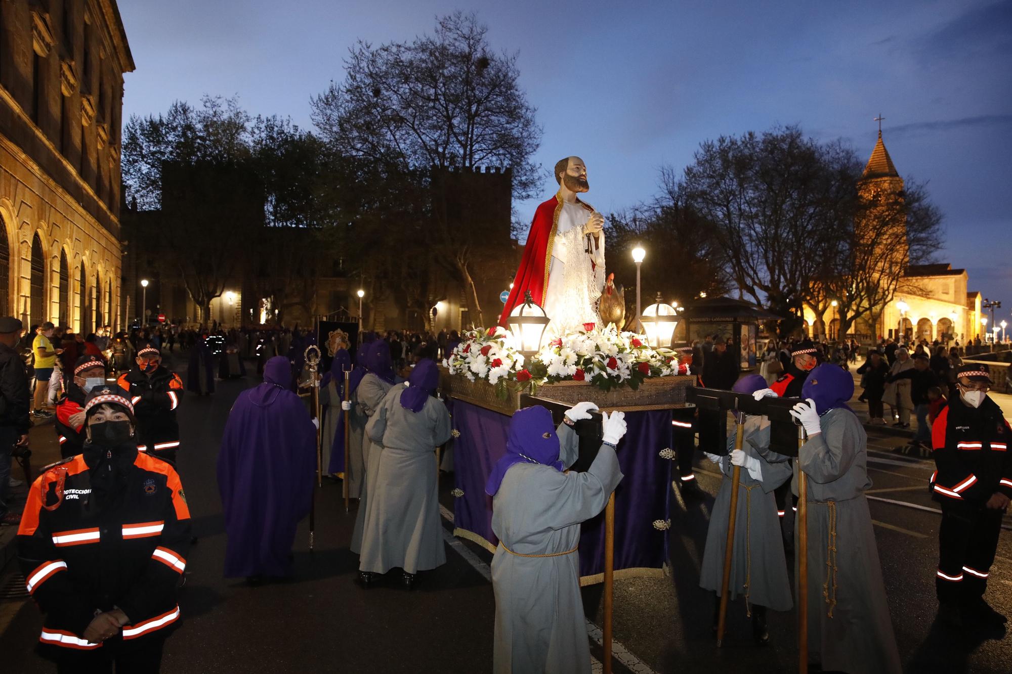 En imágenes: Procesión de Martes Santo en Gijón