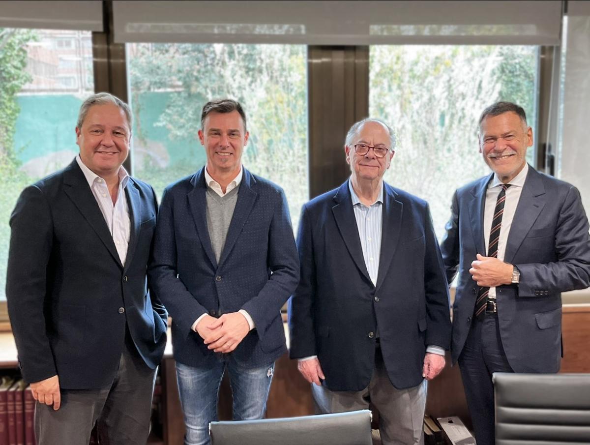 De izqda. a dcha., Constantino Fernández, presidente de Altia; Gianni Cecchin, CEO de Verne; Fidel Carrasco, director de M&amp;A de Altia, y Ciro Vestita, deputy CEO de Verne.