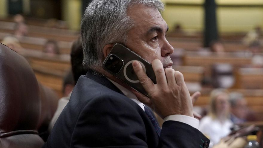 Santos Cerdán, este jueves en el Pleno en el Congreso de los Diputados unos minutos antes de que saliera el informe de la UCO.