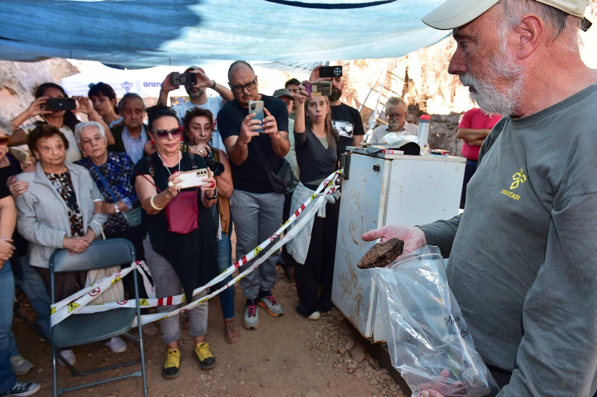 Fotogalería | Las familias de los represaliados de la mina La Paloma presencian las primeras exhumaciones