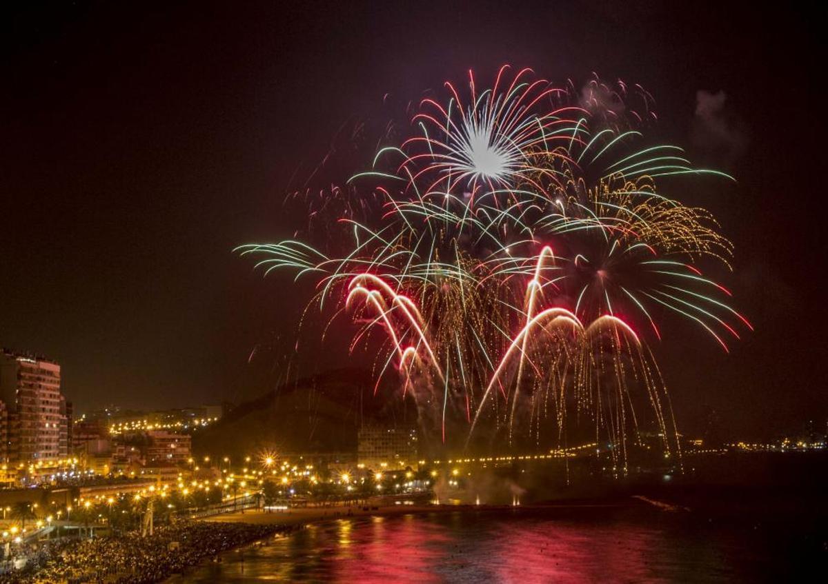 Fuegos cromáticos la primera noche