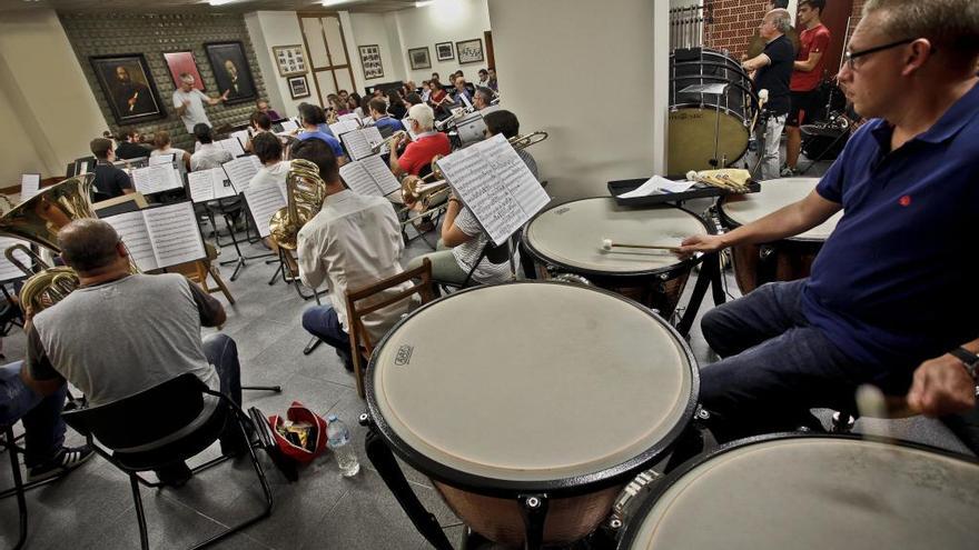 Los músicos de la Nova durante un ensayo.