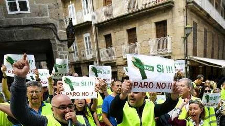 Concentración de trabajadores. // G. Santos