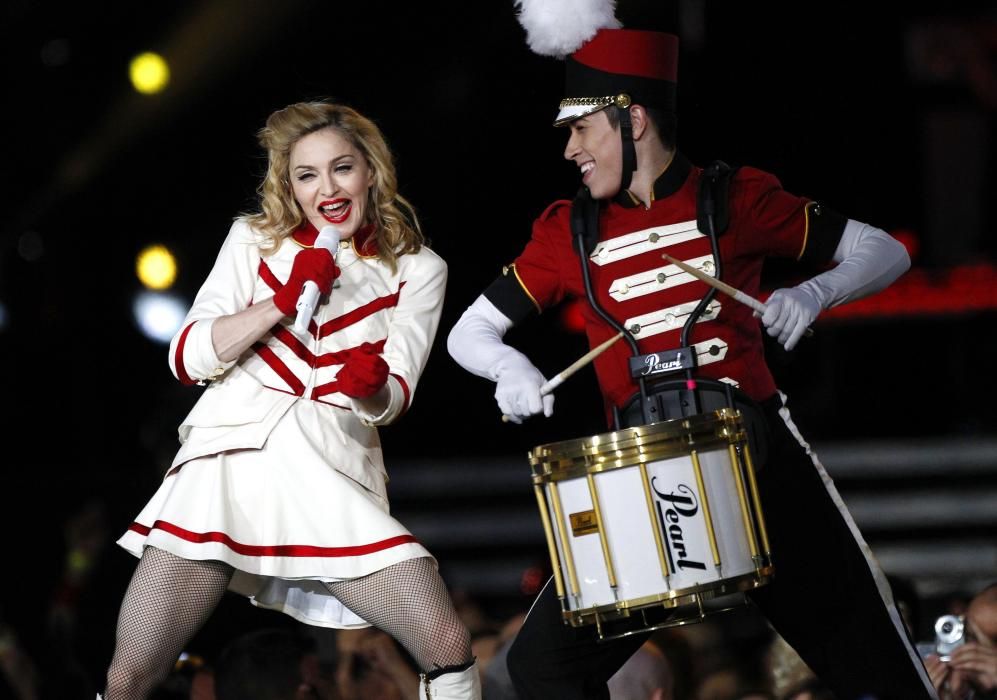 Madonna actua en su MDNA tour en Murrayfield Stadi en Edinburgo, Escocia, 2012.