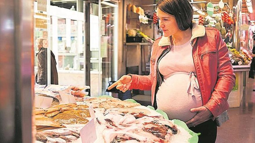 Comer pescado en el embarazo mejora la atención del niño