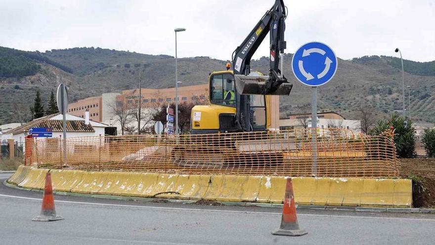 Inicio de obras en la rotonda del Hospital Comarcal de Antequera