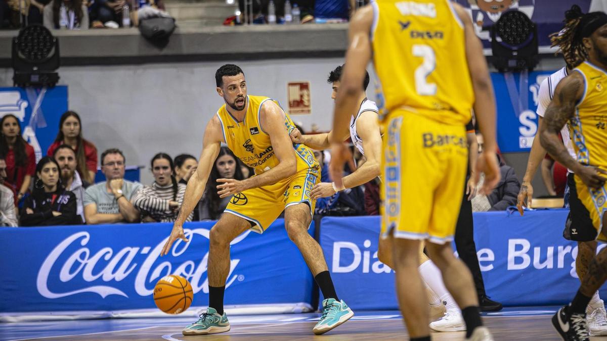 Pierre Pelos en un lance del último partido del Granca en Burgos.