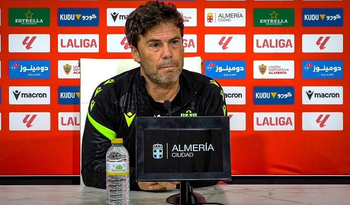 Rubi, entrenador del Almería, comparece en rueda de prensa.