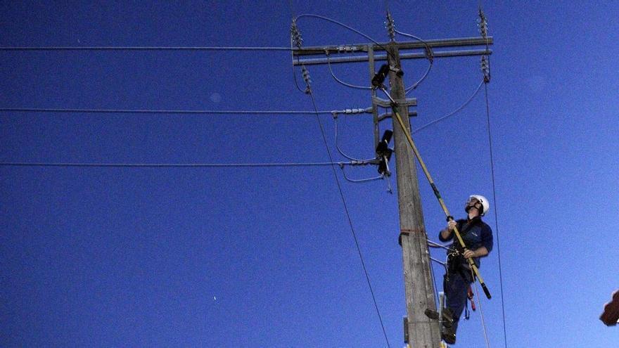 Vilagarcía sufre cortes de suministro eléctrico por una avería en la red