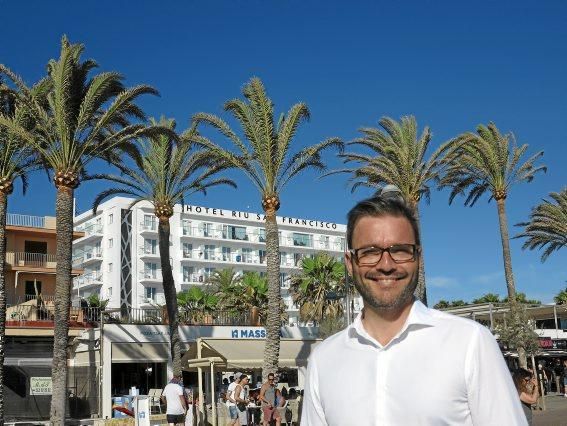 José Hila besucht die Playa de Palma