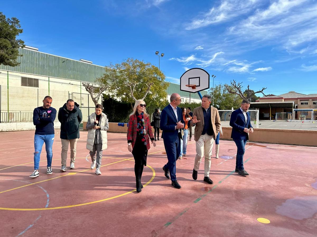El consejero de Educación, Víctor Marín, junto con el alcalde de Lorca, Fulgencio Gil, en el CEIP Villaespesa de Lorca.