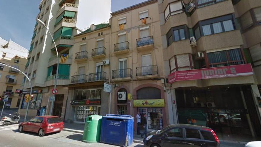 Un dona resulta intoxicada lleu en un foc d&#039;habitatge a Manresa