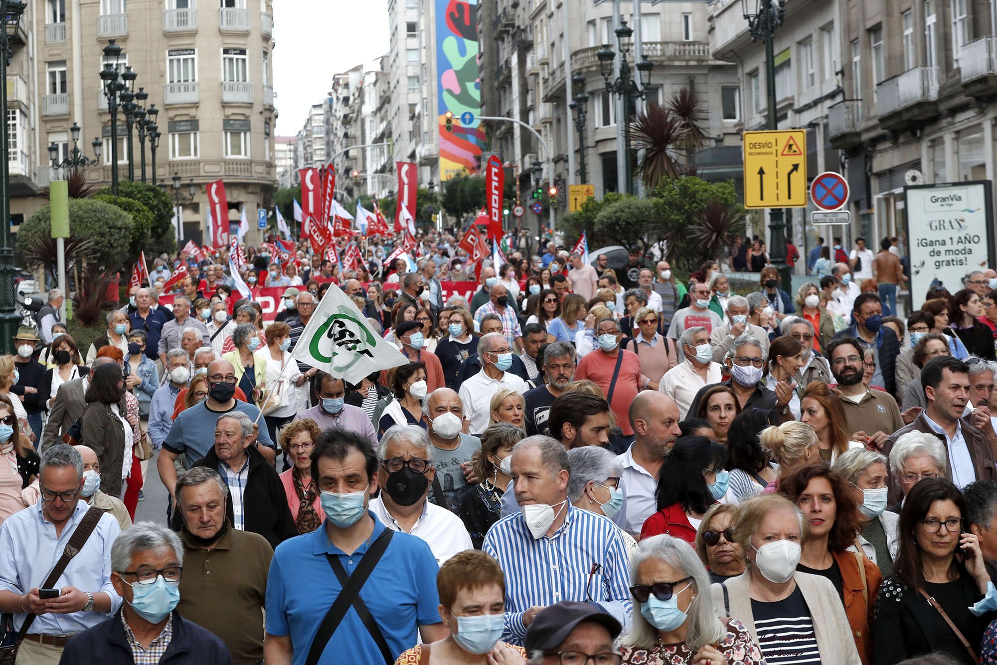 La multitudinaria protesta recorrió las principales arterias de Vigo