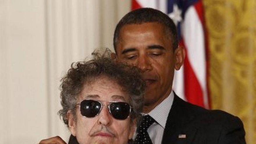 Dylan recibe la Medalla de la Libertad de manos de Obama