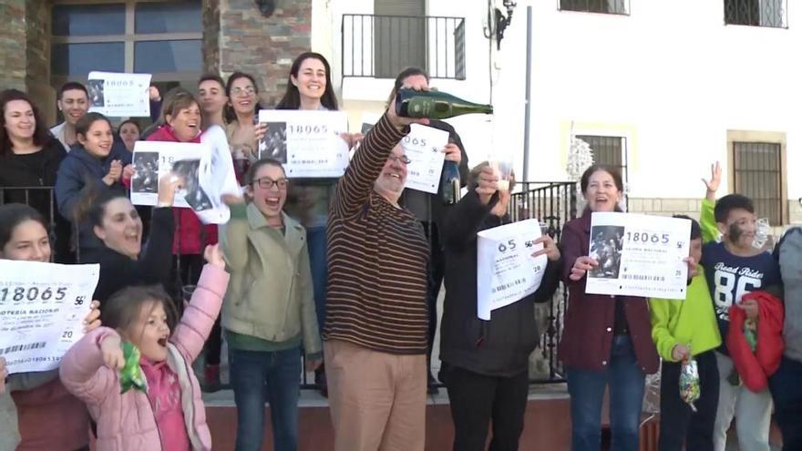 Agraciados celebran su suerte en la Lotería de Navidad