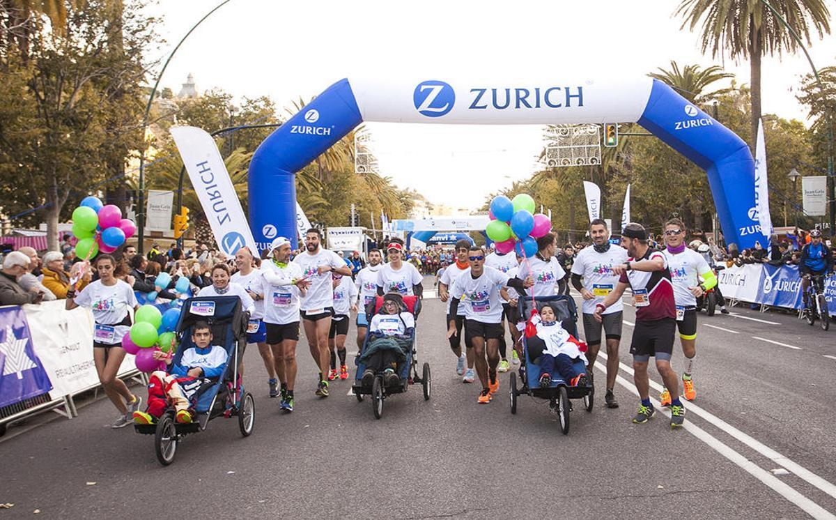 El equipo Zúrich AT, en plena acción durante la pasada Maratón de Málaga.