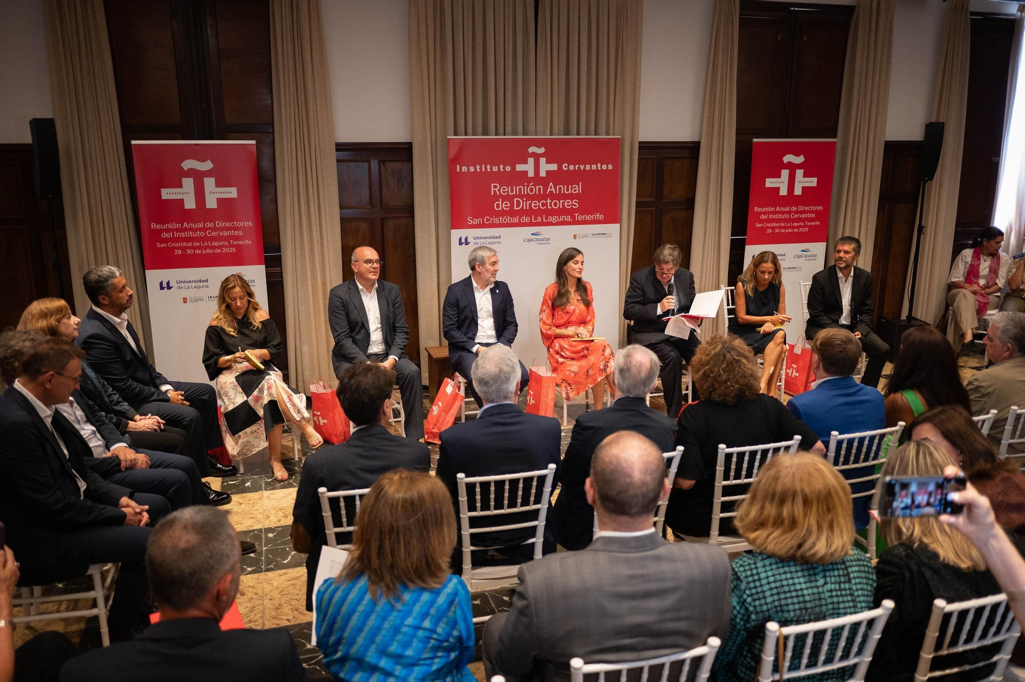 La reina Letizia preside la primera reunión del Instituto Cervantes en la ULL