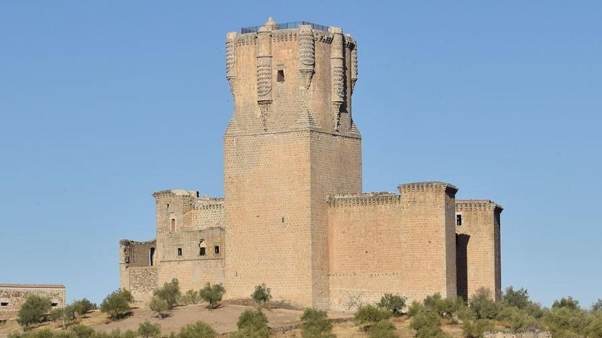 Vista del castillo de Belalcázar, una de las fortalezas emblemáticas de la provincia.
