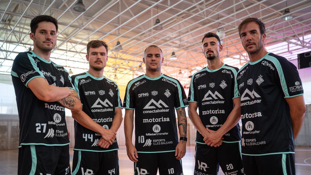 Ernesto, Machado, Fabinho, Deivão y Carlos Barrón posan en el Toni Pizá.