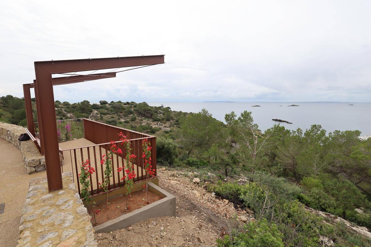Las fotos de la inauguración del paseo de acceso al Parador de Ibiza es Soto