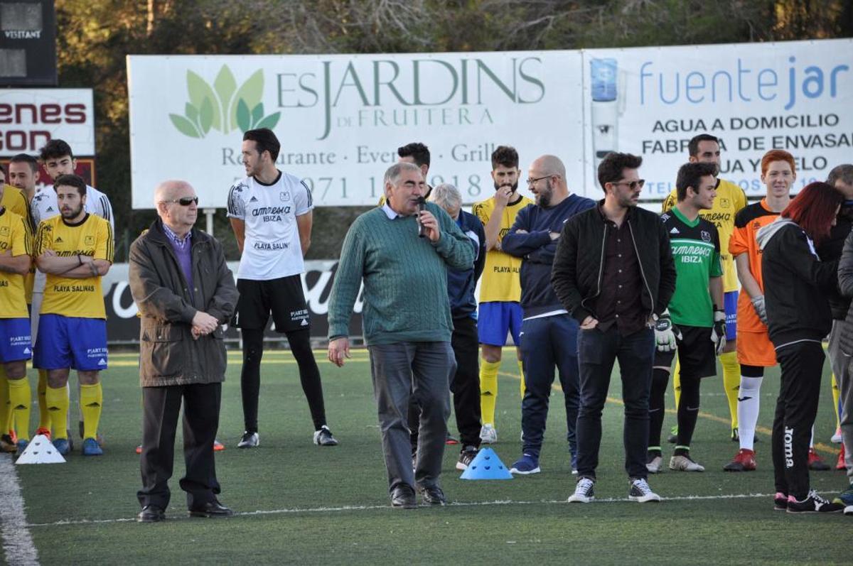 Numerosos aficionados no quisieron perderse el acto del club