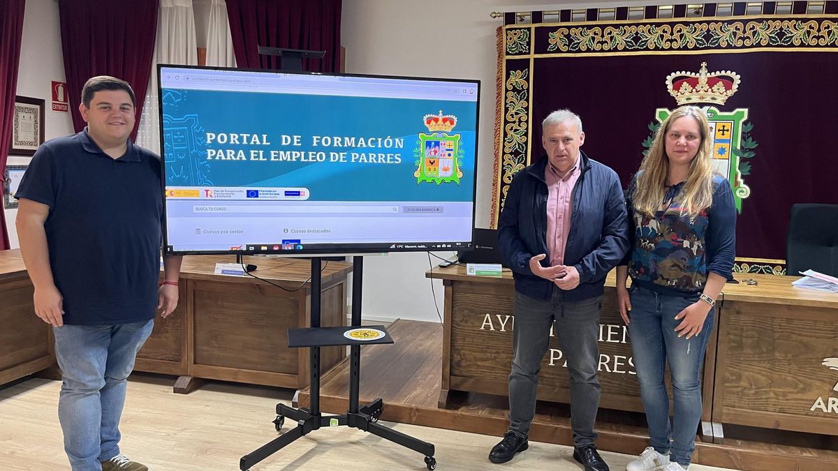 Por la izquierda, Víctor Rodríguez, Emilio García y Anabel Otero, durante la presentación.