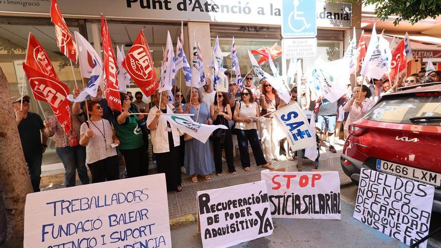 Galería: Protesta de los trabajadores de las residencias de Ibiza para reclamar subidas salariales
