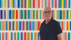 El artista gráfico, diseñador de portadas y profesor Jordi Sàbat.