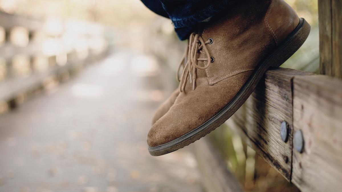 Así debes limpiar los zapatos de ante.