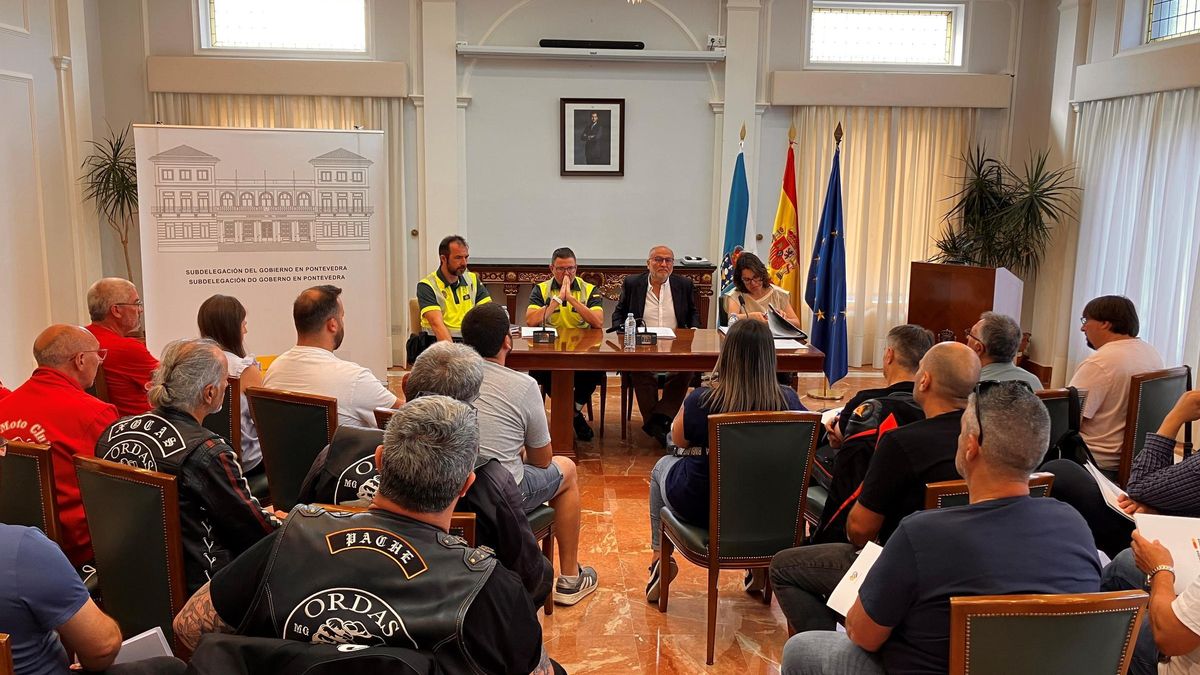 Reunión con escuderías y motoclubes