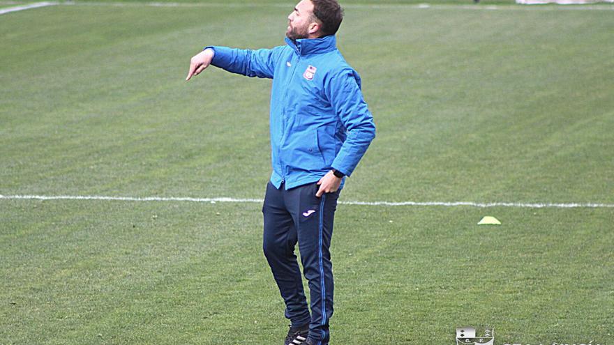 Kiko Lacasa no descarta que Guille Fernández acabe la temporada como primer entrenador de La Nucía