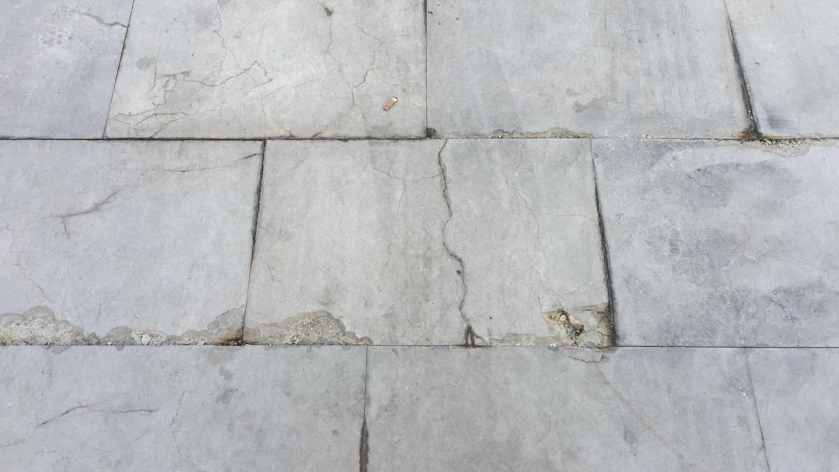 El lamentable acabado del pavimento de la Avenida de la Constitución en Alicante