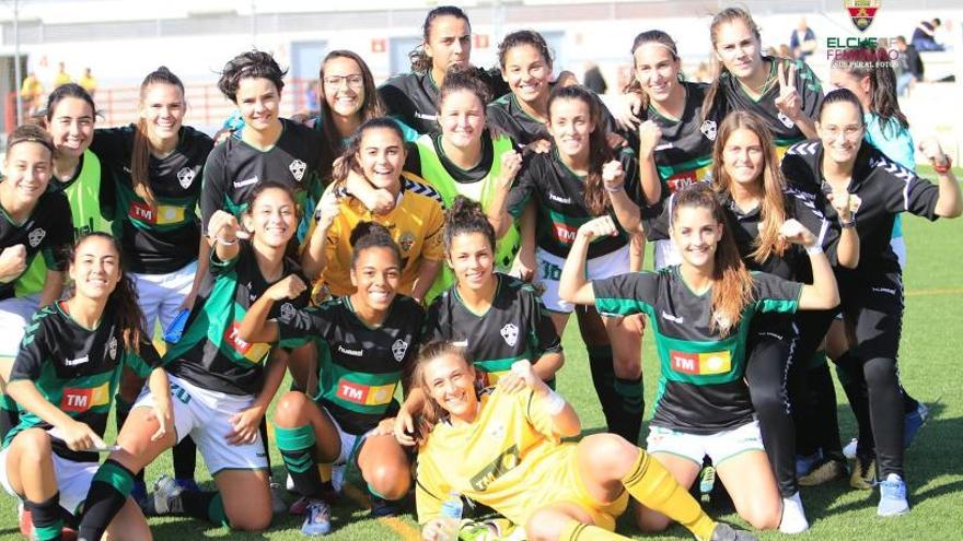 Las jugadoras del Elche celebran el triunfo conseguido en Mislata