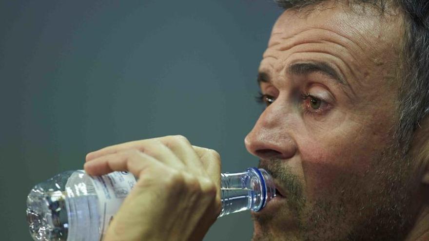 Luis Enrique, hoy, bebiendo agua