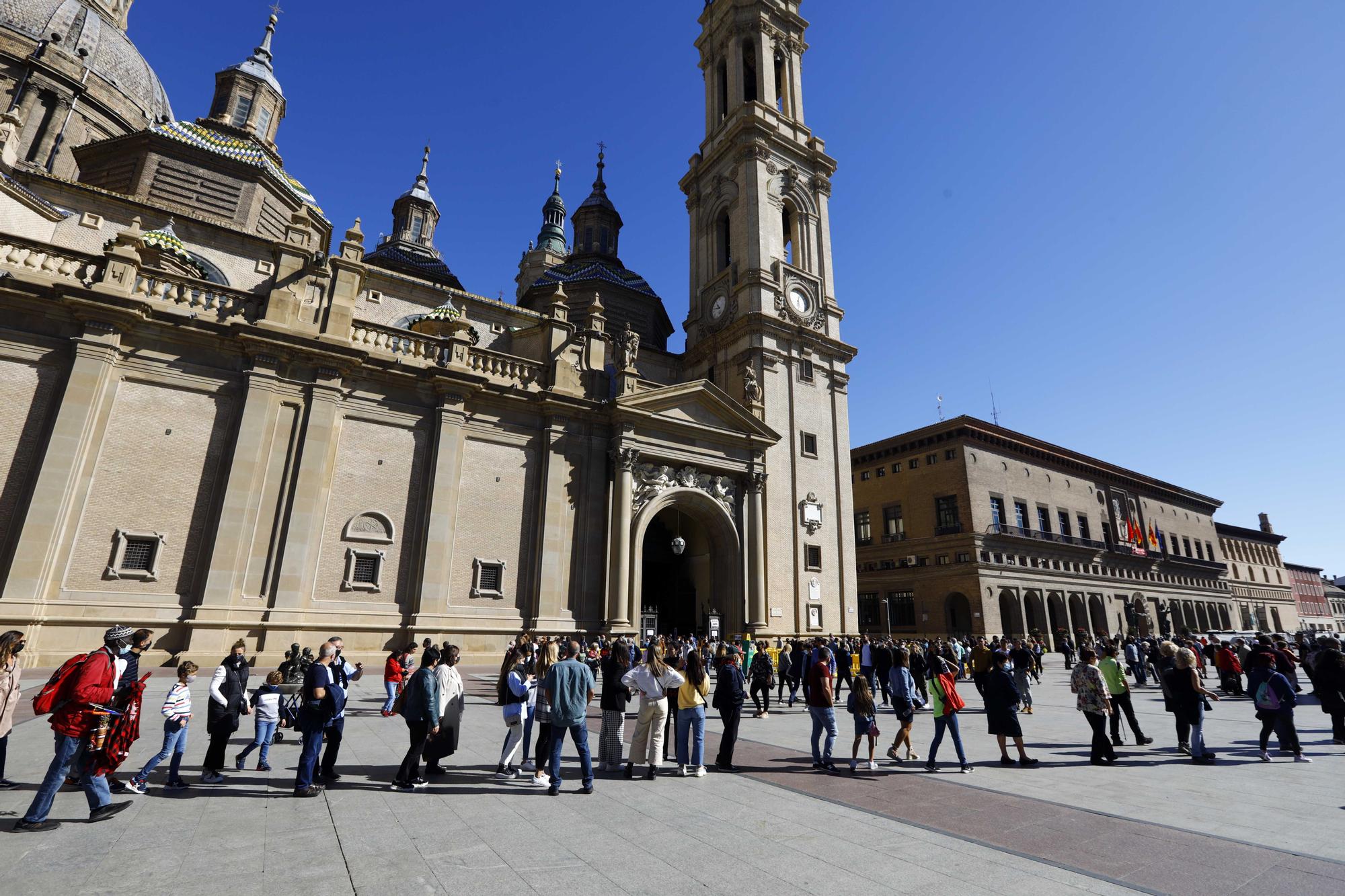 FOTOGALERÍA | Así luce la plaza del Pilar en el primer día de las fiestas