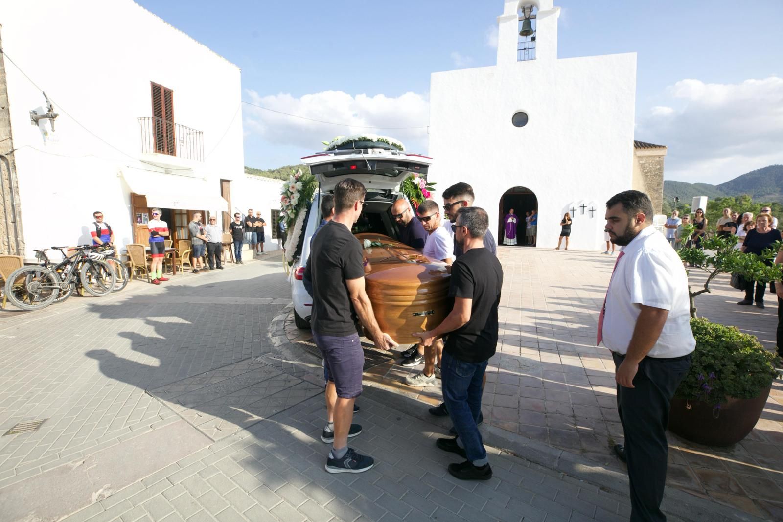 Las imágenes del funeral de Bernat Ribes