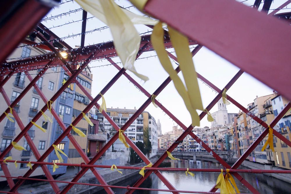 Llacets grocs al Pont de les Peixateries Velles