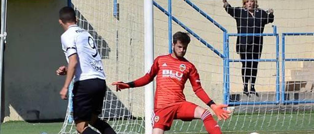 Emilio Bernad se abre paso en el Valencia