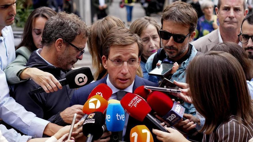 ALMEIDA ACAMPADA SOL VIVIENDA | Almeida expresa su «indignación» con el delegado de Gobierno por permitir la acampada en Sol