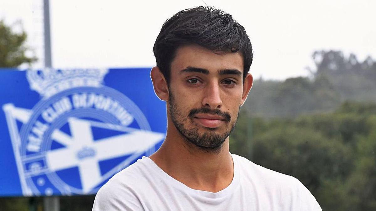 Davo, ayer en la ciudad deportiva de Abegondo después del entrenamiento del Fabril. |  // CARLOS PARDELLAS