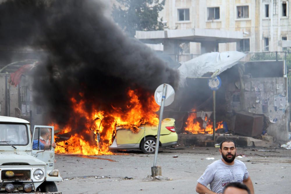 Más de 120 personas han muerto como consecuencia de una serie de atentados perpetrados este lunes por el grupo terrorista Estado Islámico en las ciudades sirias de Tartús y Jableh.