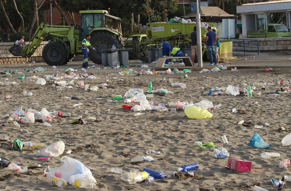 Así amanecen las playas malagueñas después de la noche de San Juan