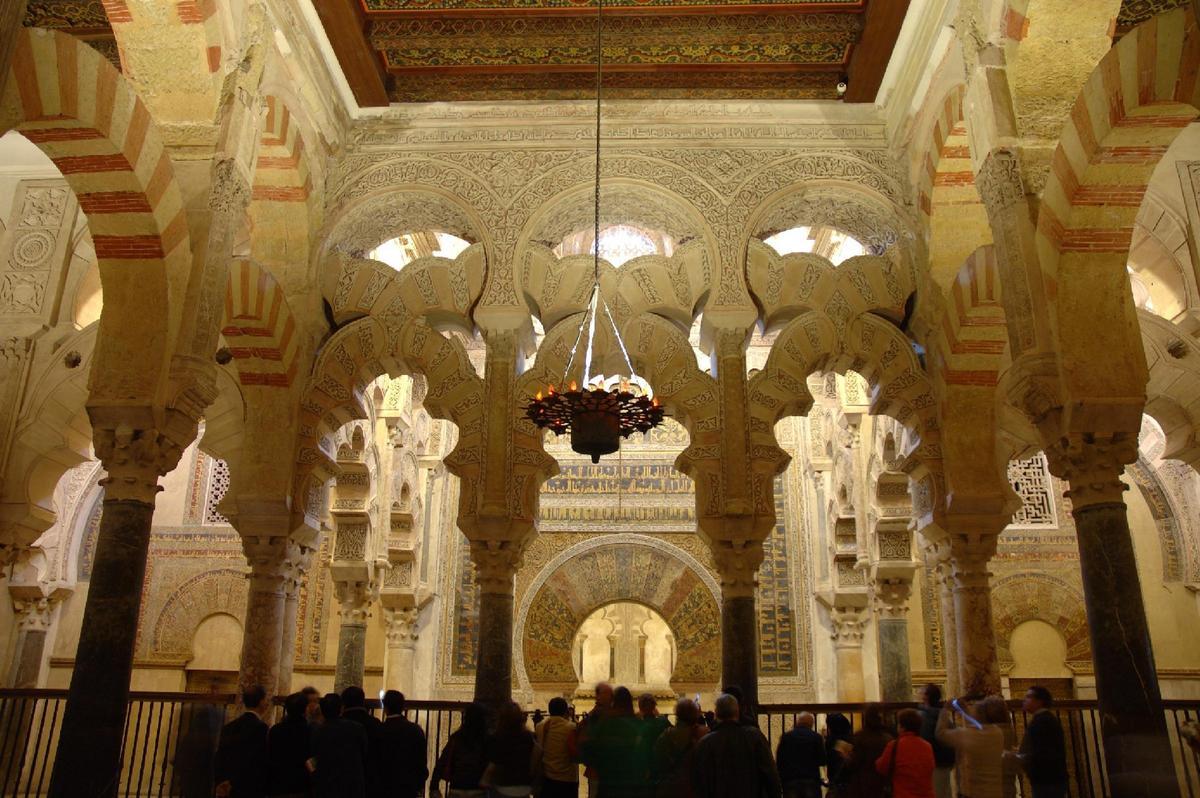 Interior de la Mezquita-Catedral de Córdoba.